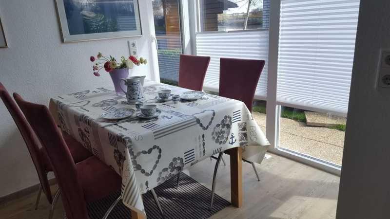 Die kleine Krabbe 2 in Neuharlingersiel Buitenkant foto